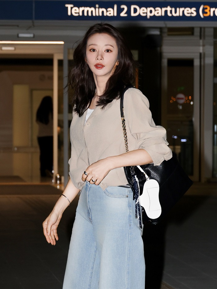 이주빈 공항패션, 시슬리로 완성한 캐주얼룩의 정석 742-Image